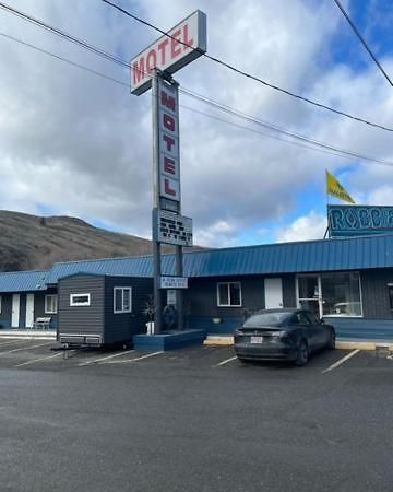 Robbie'S Motel 卡切溪 外观 照片