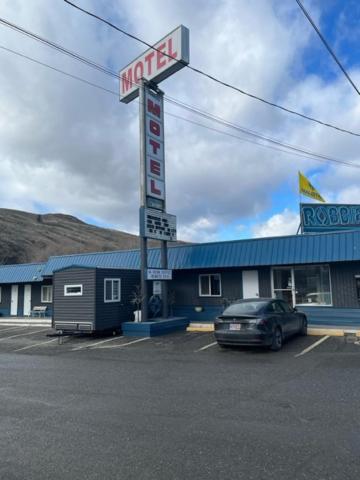 Robbie'S Motel 卡切溪 外观 照片