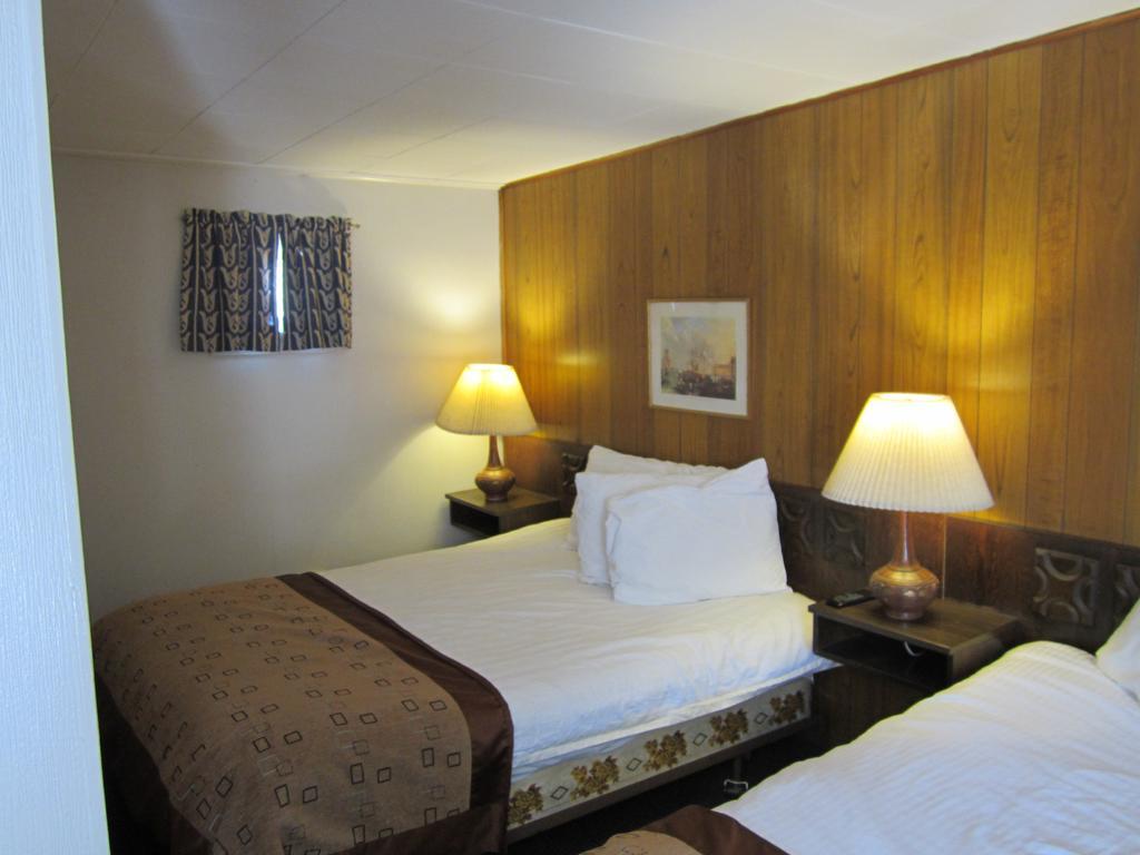 Robbie'S Motel 卡切溪 外观 照片
