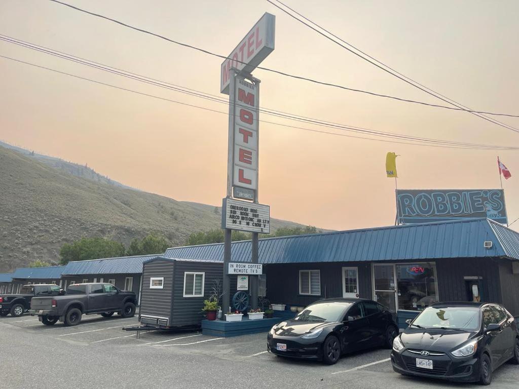 Robbie'S Motel 卡切溪 外观 照片