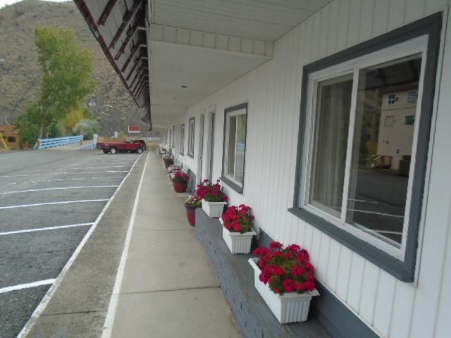 Robbie'S Motel 卡切溪 外观 照片