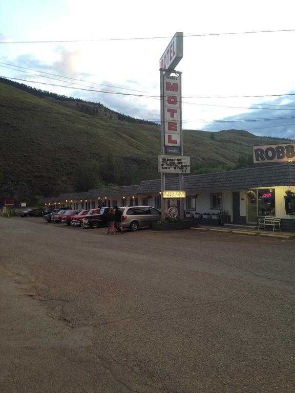 Robbie'S Motel 卡切溪 外观 照片
