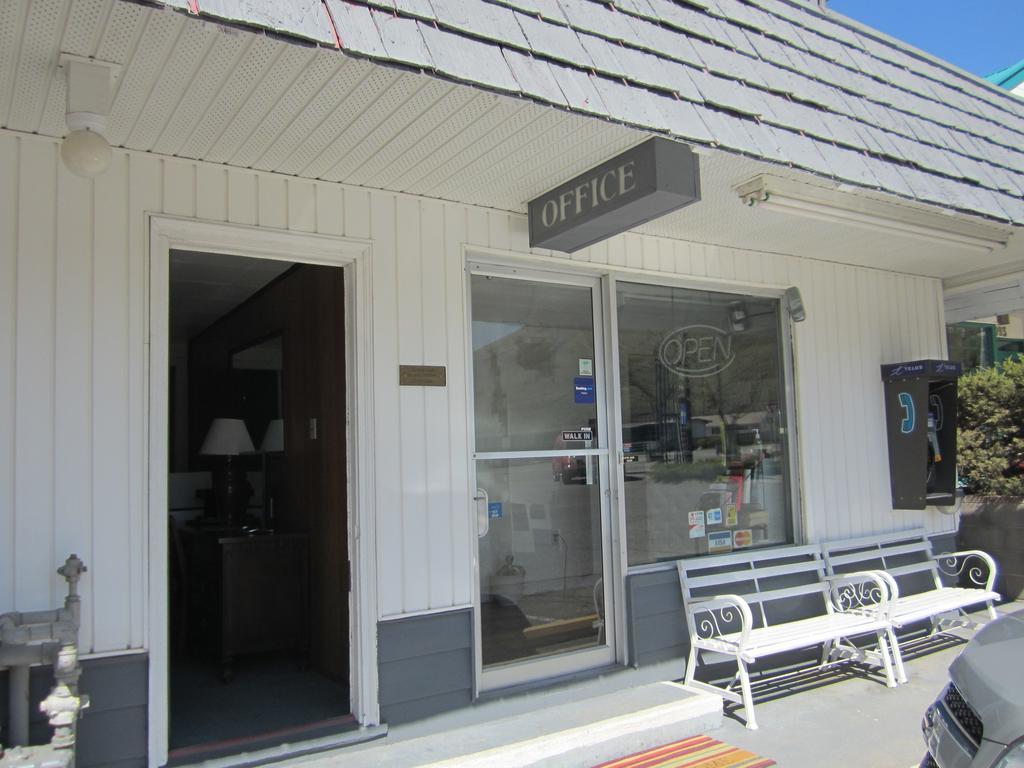 Robbie'S Motel 卡切溪 外观 照片